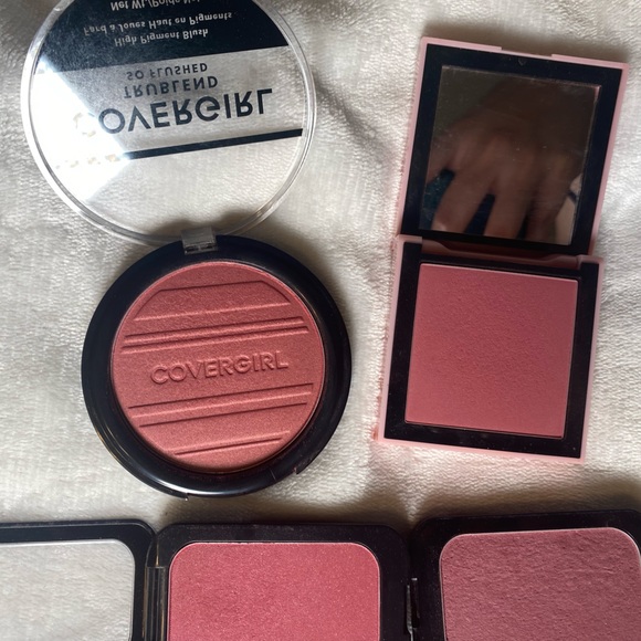 BLUSH BUNDLE COVERGIRL ASOS BEAUTY TREATS - Picture 6 of 6
